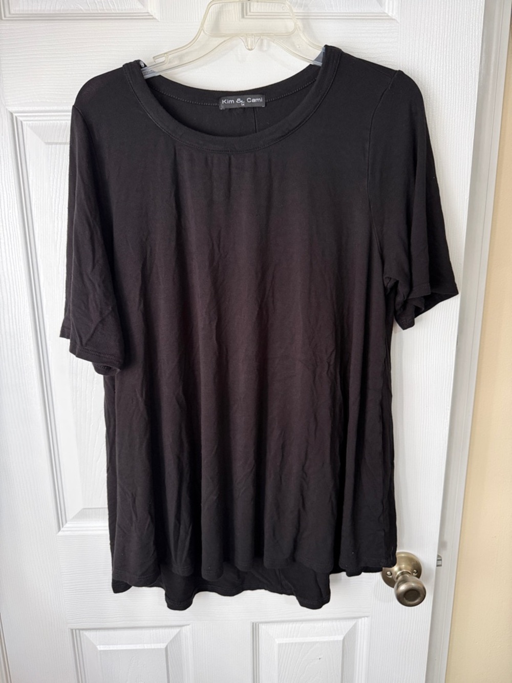 Kim & Cami Black Short Sleeve Crewneck Tee
